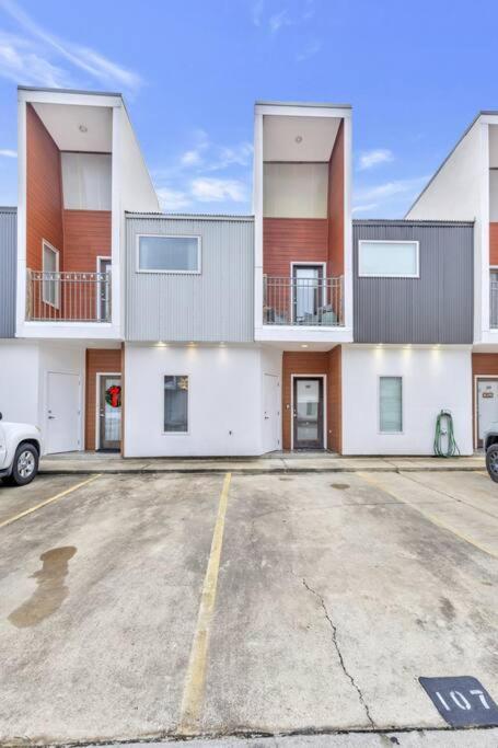 Cozy 2 Bed Townhome Near The Hospital Лафайет Екстериор снимка