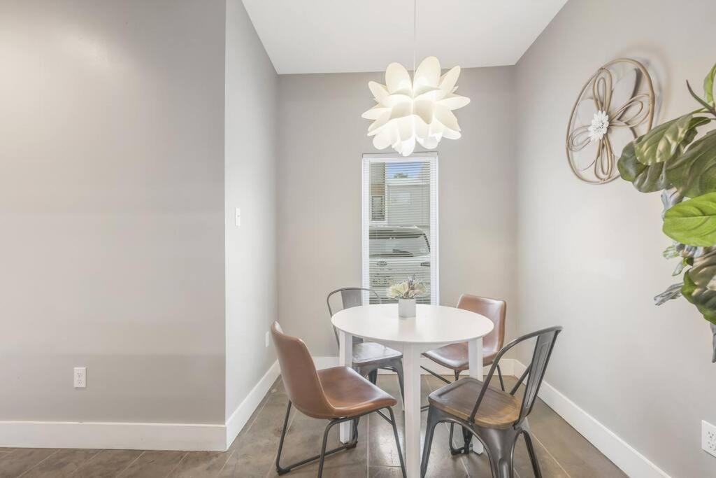 Cozy 2 Bed Townhome Near The Hospital Лафайет Екстериор снимка
