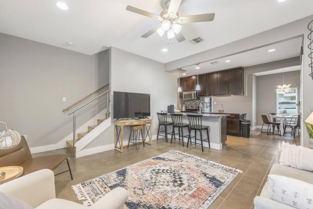 Cozy 2 Bed Townhome Near The Hospital Лафайет Екстериор снимка