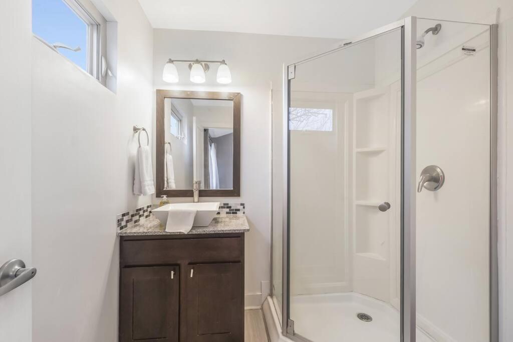 Cozy 2 Bed Townhome Near The Hospital Лафайет Екстериор снимка