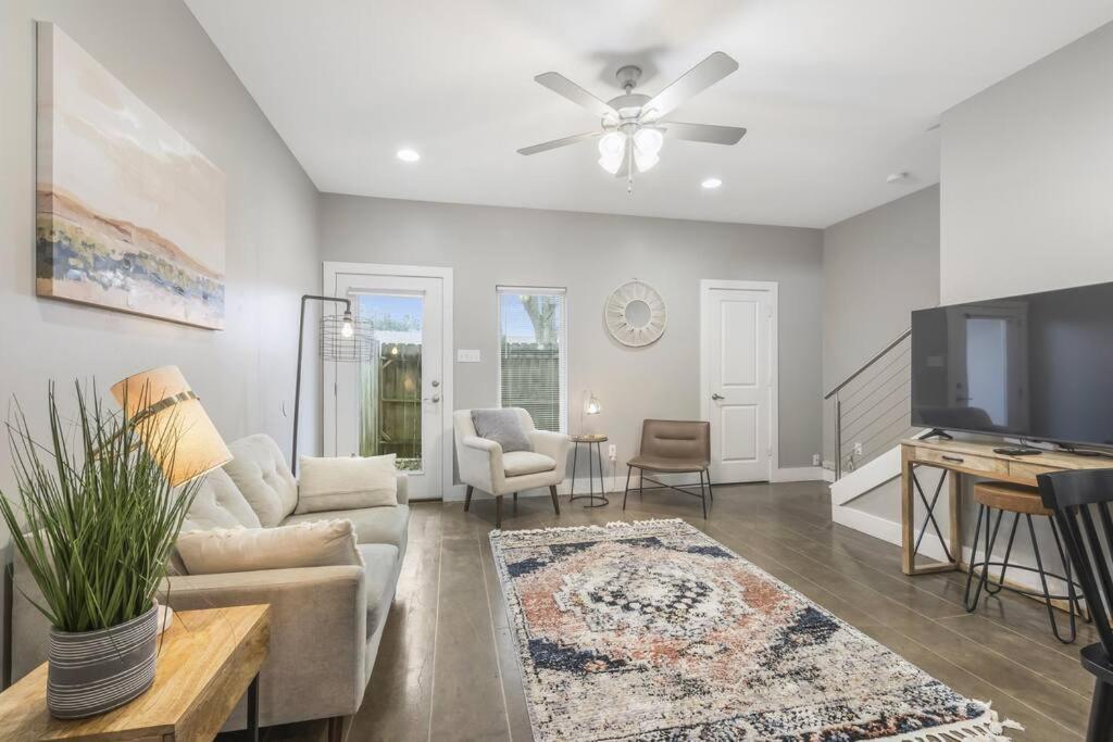 Cozy 2 Bed Townhome Near The Hospital Лафайет Екстериор снимка